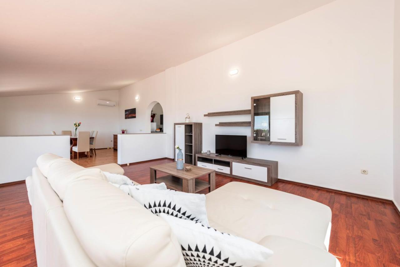 Apartment Astoria ซาตอน ภายนอก รูปภาพ