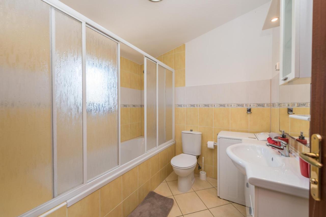 Apartment Astoria ซาตอน ภายนอก รูปภาพ